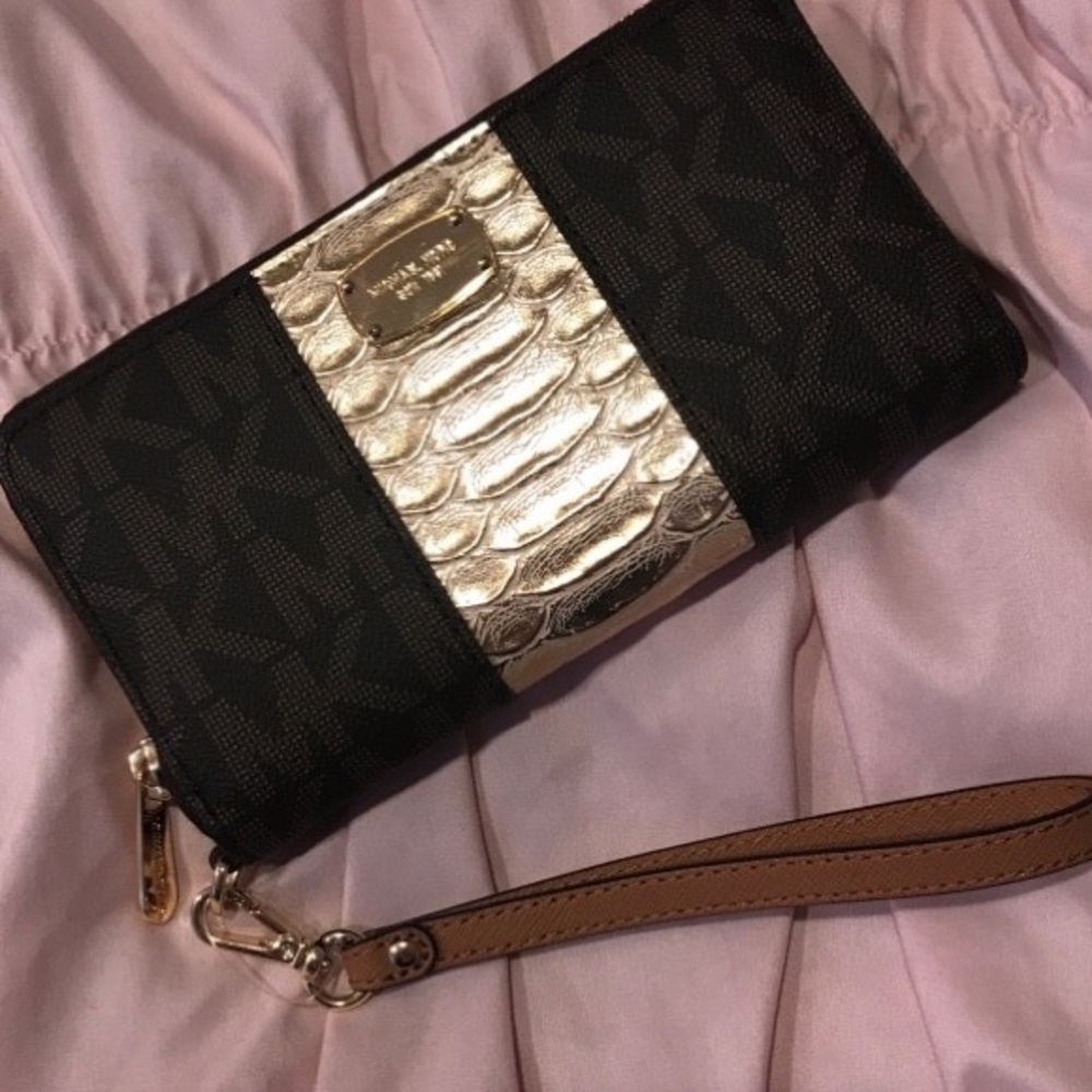 Michael kors wallet